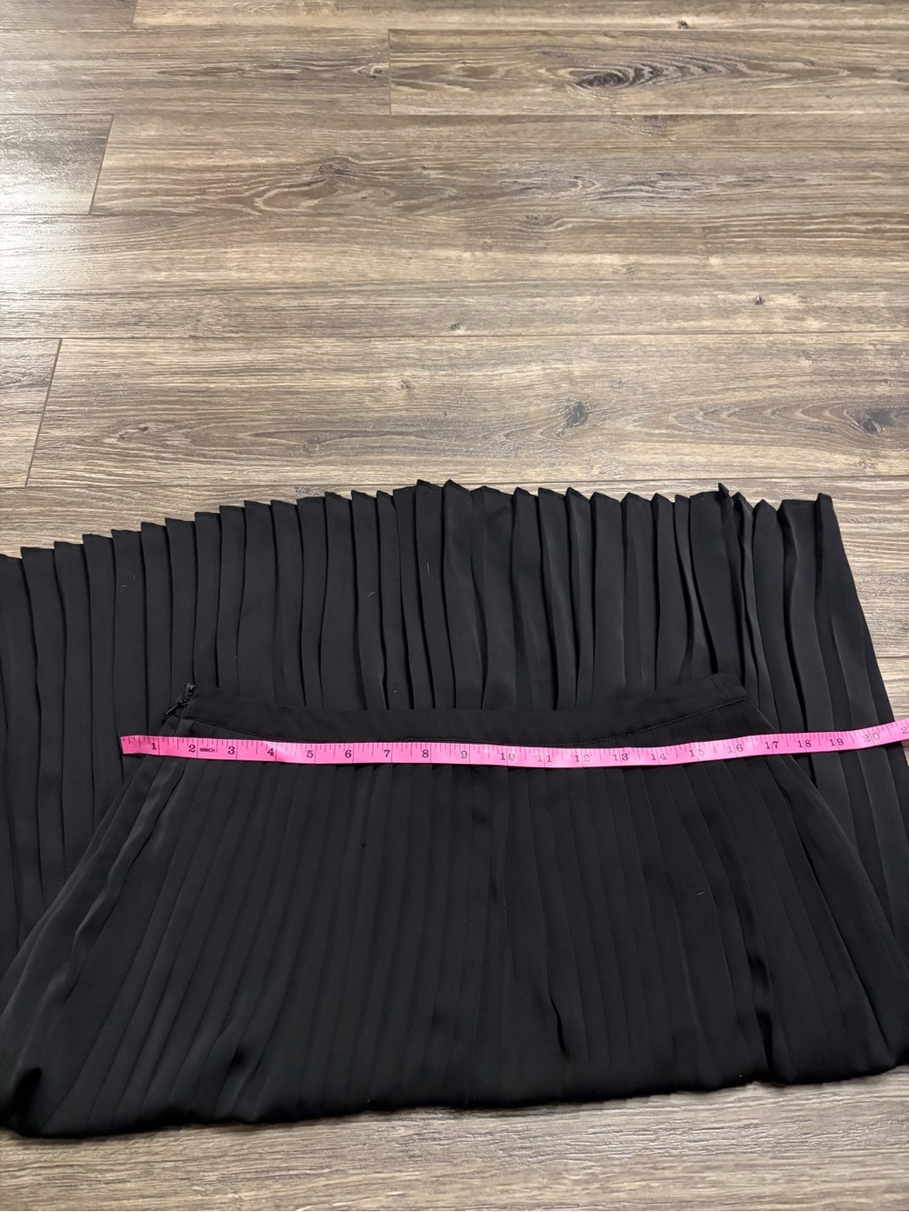 Abercrombie & Fitch Satin Pleated Classic Midi Skirt (Black) Size Large - Picture 9 of 9